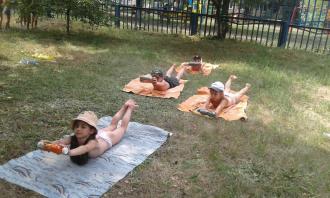 Загартування дітей влітку 